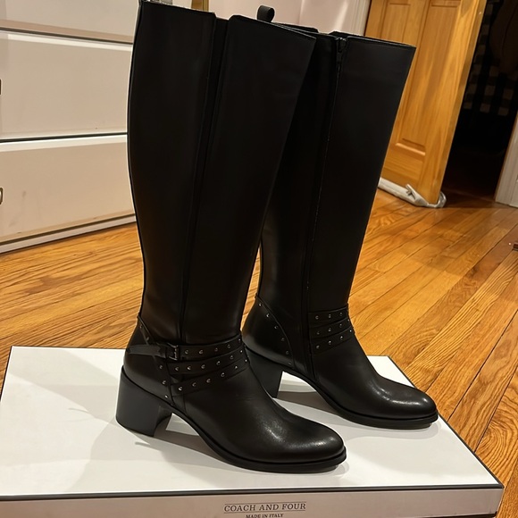 Boots coach and four - Picture 5 of 6